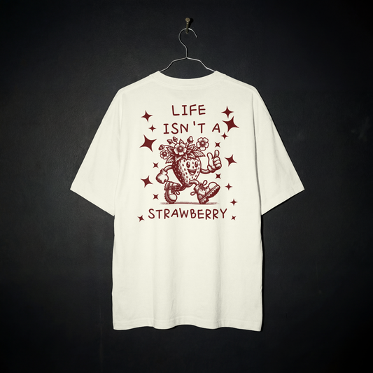 Camiseta Oversized - Life Isn't A Strawberry