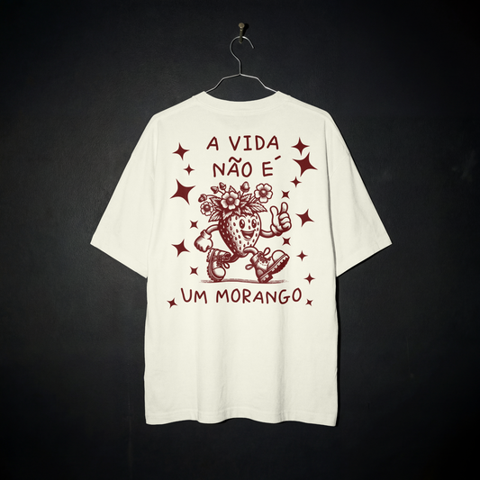 Camiseta Oversized - A VIDA NÃO É UM MORANGO